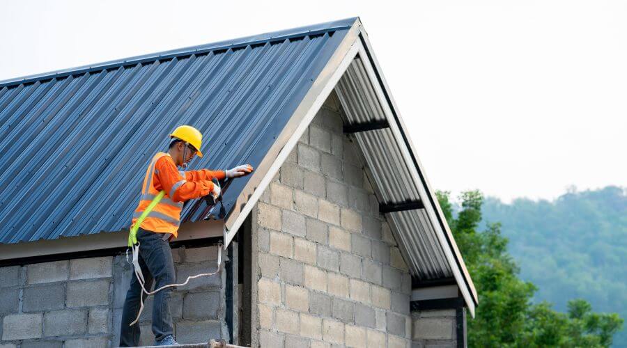 Professional gutter cleaning in Wataga, IL